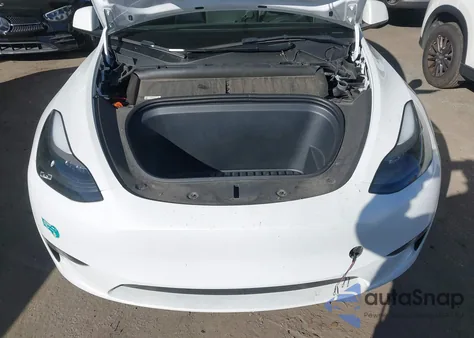 2023 Tesla Model Y Awd/Long Range Dual Motor All-Wheel Drive z USA, uszkodzony, nr VIN 7SAYGDEE6PF798030